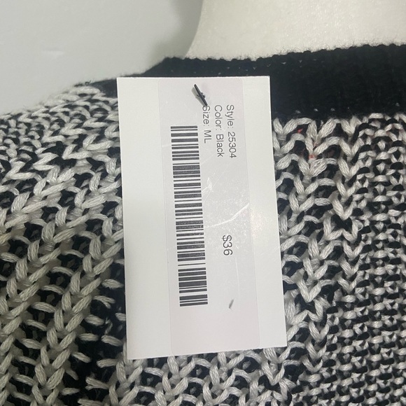 Lulumari women's M/L asymmetrical side zip open knit moto style sweater NWT - Picture 5 of 8